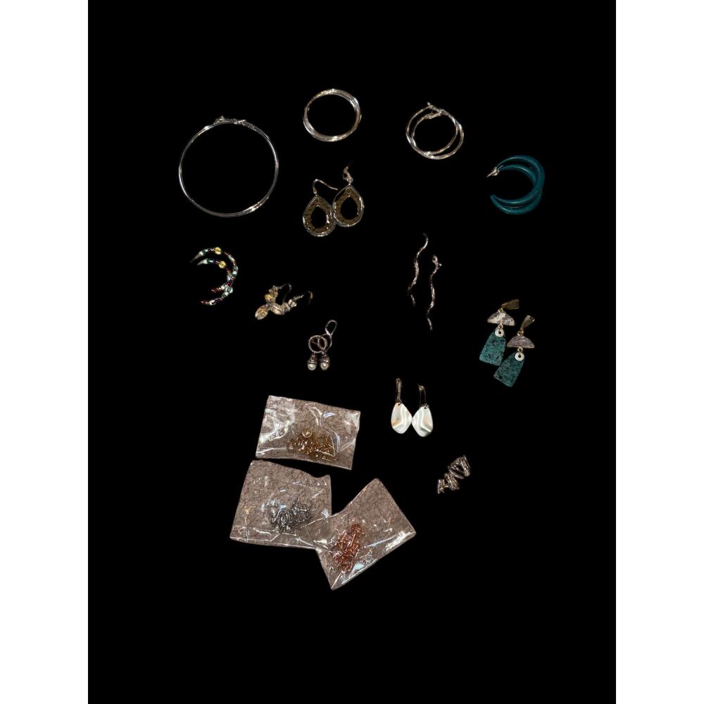 Lot of 12 earrings dangly and hoops and 3 packages in‎ ear cuffs